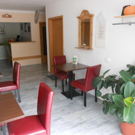 Pension Am Werder Бернбург Екстер'єр фото