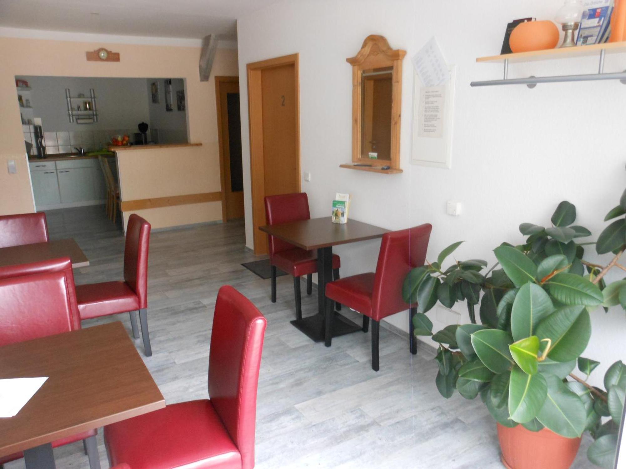 Pension Am Werder Бернбург Екстер'єр фото