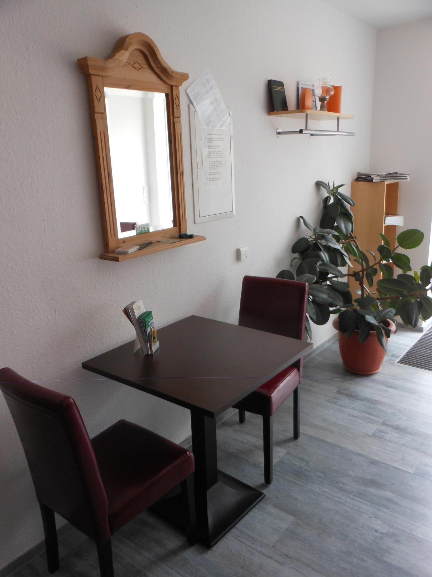 Pension Am Werder Бернбург Екстер'єр фото